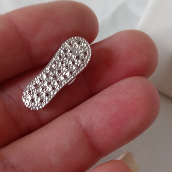 Little silver-tone sandal charm - Picture 3 of 3